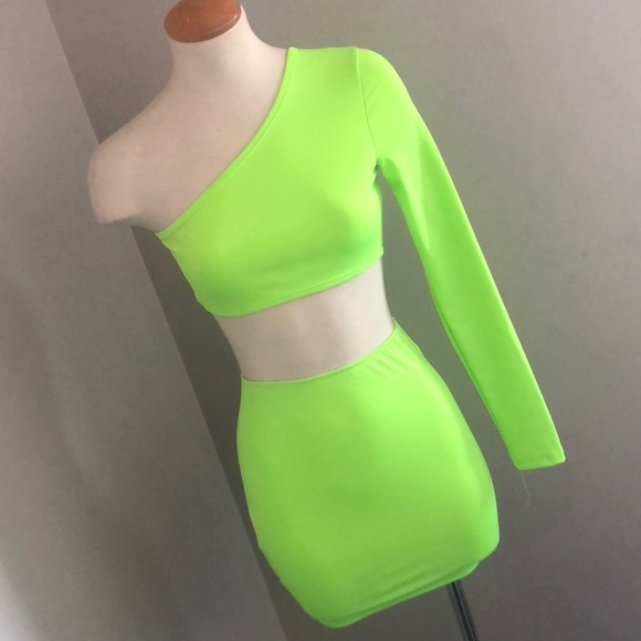 Off Shoulder 2pc skirt set - Picture 1 of 3